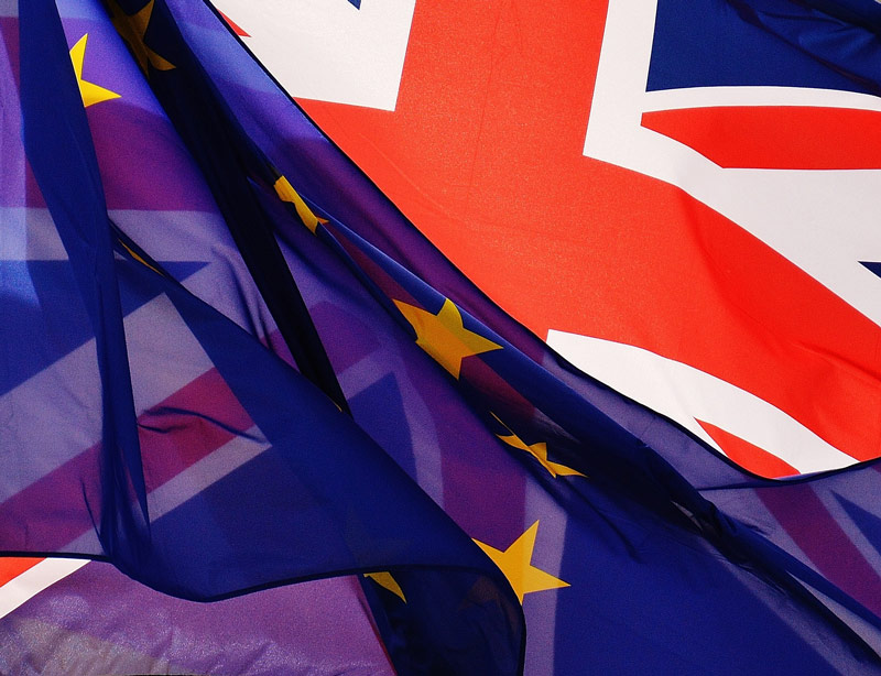 Flagi Unii Europejskiej i Wielkiej Brytanii